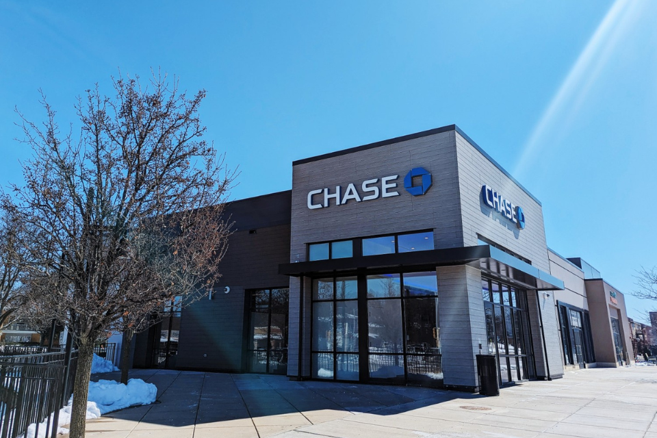chase bank building from the outside at hilldale